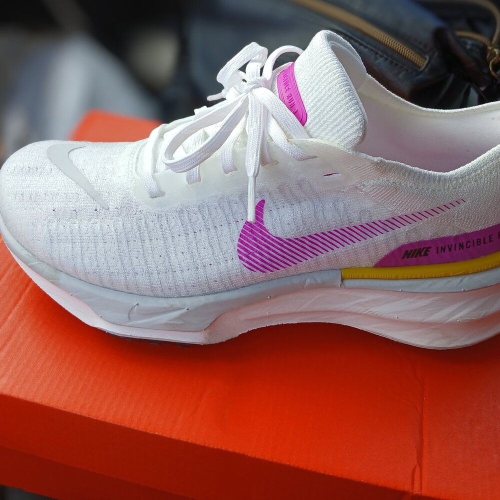 Women’s ZoomX Invincible Run Flyknit 3 (101 - White/Vivid Purple-Vivid Sulfur)